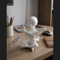 Alieno con Libro — Statuetta da Collezione in Resina - Taraflo