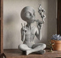 Alieno con Sigaro — Statuetta da Collezione in Resina