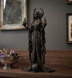 "Ecate / Hecate" in Resina Nero Satinato - Scultura Dea della Magia e della Luna con Torce Fiammeggianti e Teschio - Soprammobile Gotico Pagan Wicca per Casa e Altare