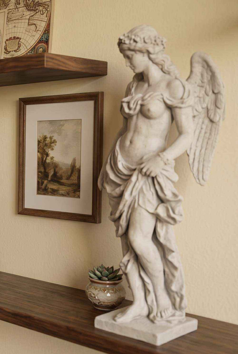 Scultura "Angelo Sensuale" – Statua Alata Drappeggiata in Resina Effetto Gesso