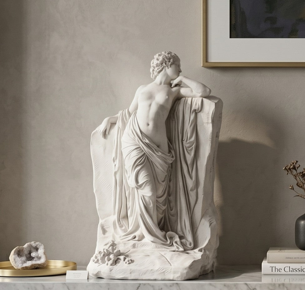 Scultura Venere alla Roccia in resina effetto marmo, statua femminile drappeggiata