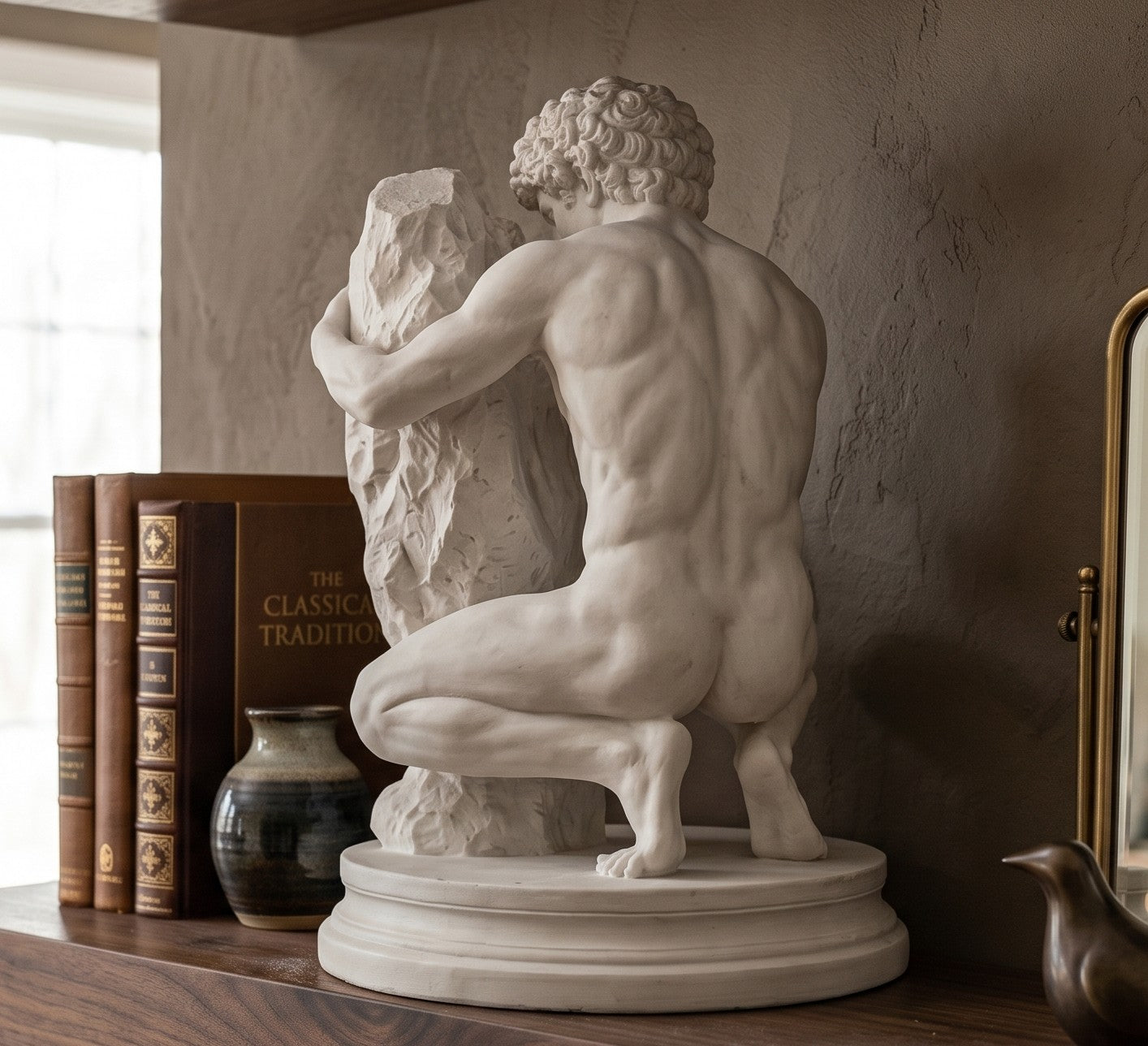 Narciso al Vischio d'Acqua – Scultura MitologicaClassica in Resina Effetto gesso