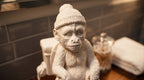 Statue de singe sur les toilettes en résine effet plâtre–Décoration de salle de bain amusante et originale