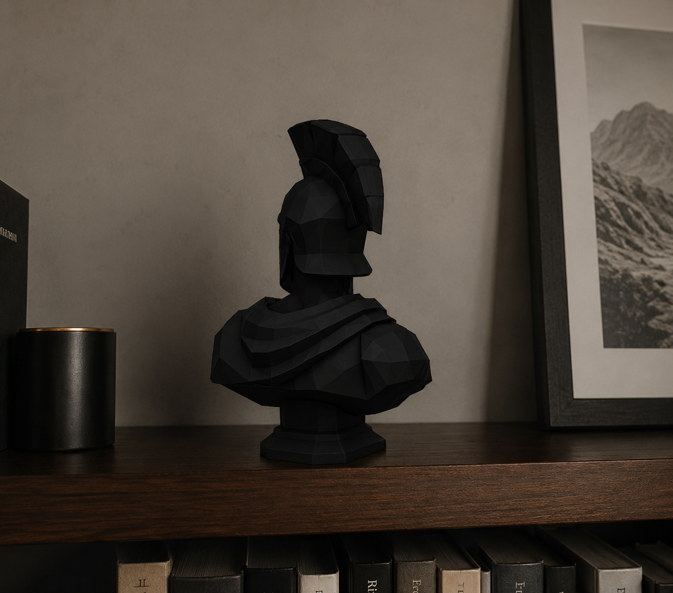 Busto Spartano Low Poly in Resina Nera Opaca – Scultura Decorativa dal Design Moderno