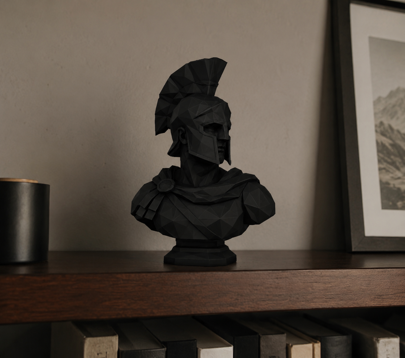 Busto Spartano Low Poly in Resina Nera Opaca – Scultura Decorativa dal Design Moderno