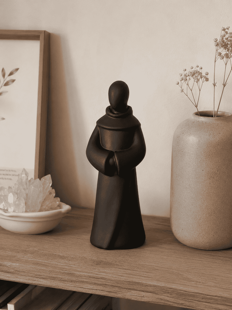 Monaco Zen — Statuetta Decorativa in Resina Opaca - Taraflo