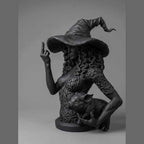 Circe, statuetta della maga ribelle in resina nera opaca, dettaglio