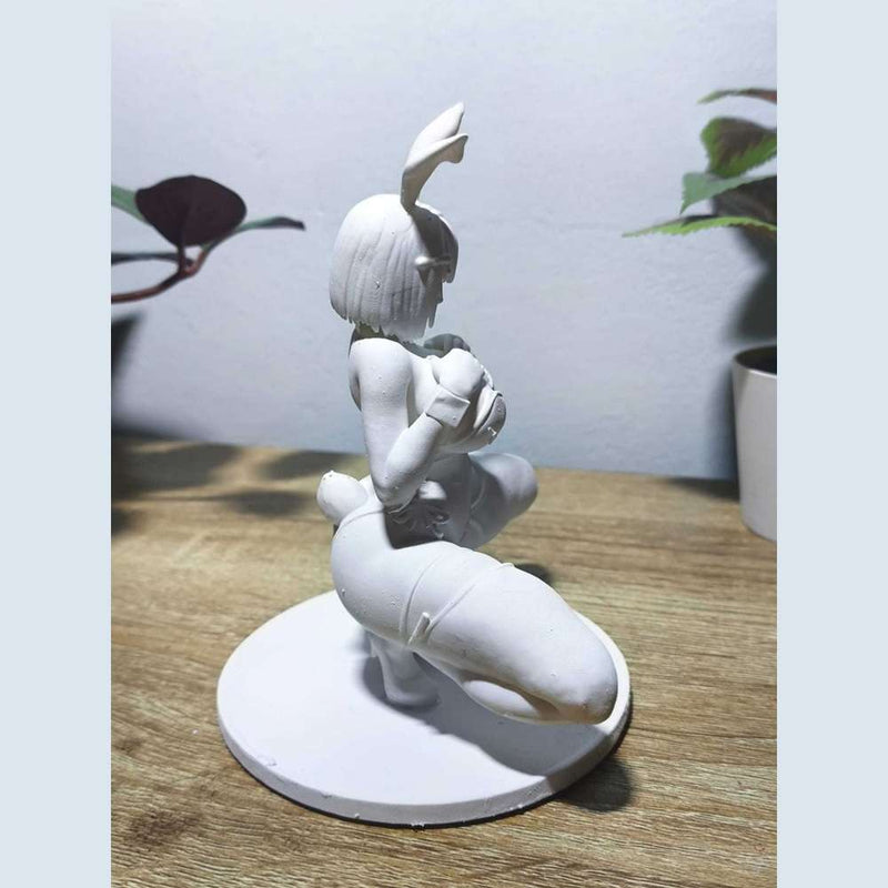 Coniglietta Bunny — Statuetta da Collezione in Resina Bianca - Taraflo