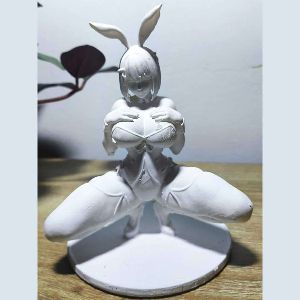 Coniglietta Bunny — Statuetta da Collezione in Resina Bianca - Taraflo