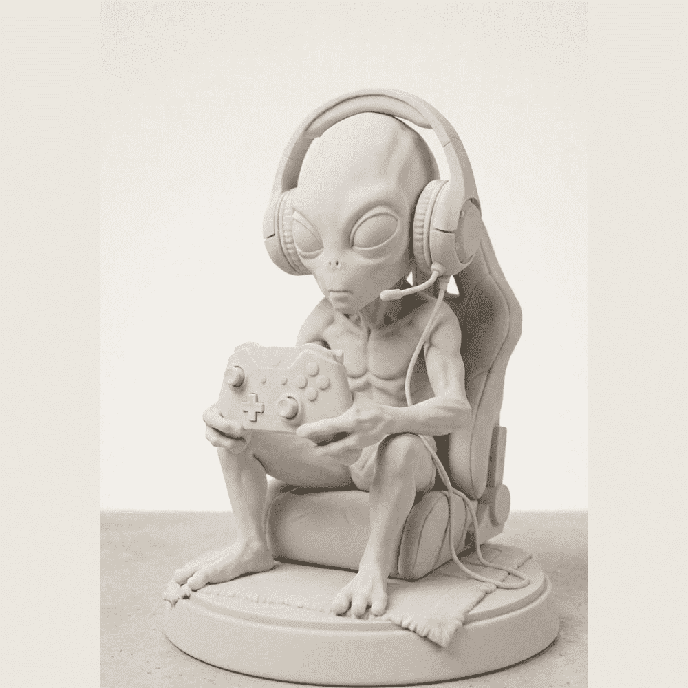 Cosmic Gamer — Statuetta da Scrivania Gaming in Resina Bianca Opaca - Taraflo