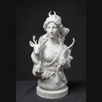 Diana Ribelle — Statuetta della Dea della Caccia in Resina: Un Tocco di Mitologia Greca e Eroi - Taraflo