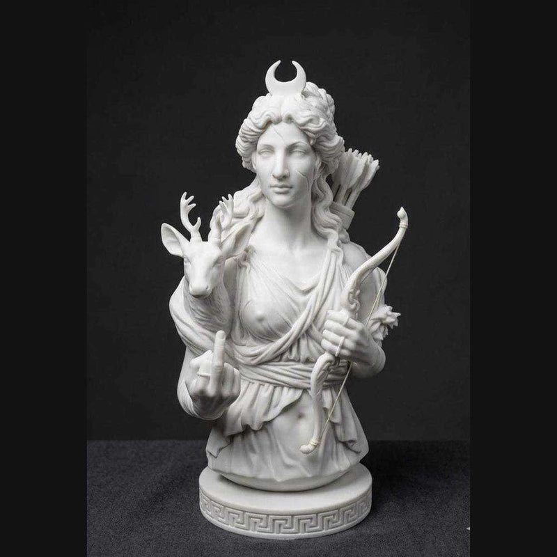 Diana Ribelle — Statuetta della Dea della Caccia in Resina: Un Tocco di Mitologia Greca e Eroi - Taraflo