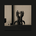 Étreinte — Scultura Contemporanea «Mani Legate» in Resina Nera Opaca (27 cm) - Taraflo