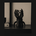 Étreinte — Scultura Contemporanea «Mani Legate» in Resina Nera Opaca (27 cm) - Taraflo