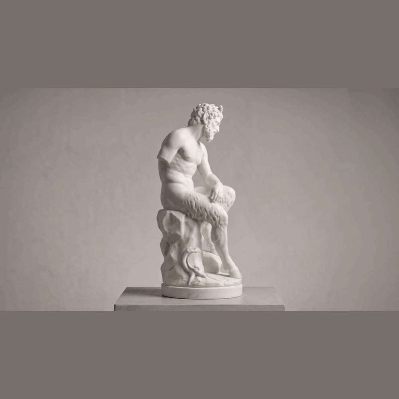 Fauno a Riposo — Scultura in Resina ABS Bianca Opaca - Taraflo