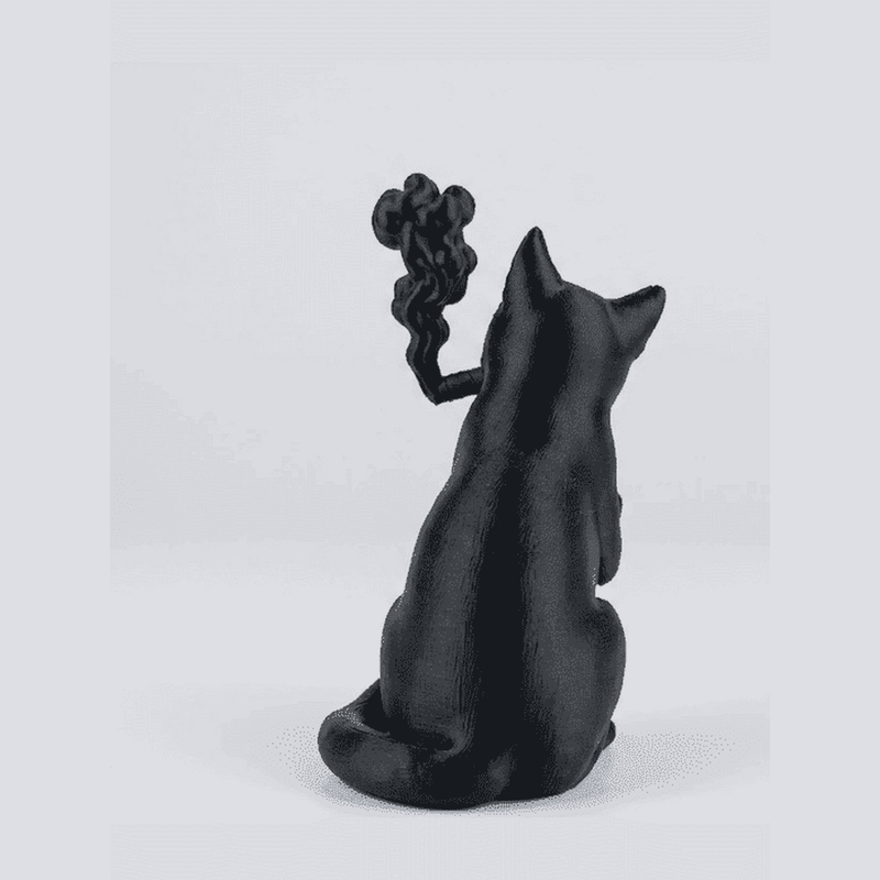 Gatto Nero «Ribelle» con Sigaro — Statuetta da Collezione in Resina Nera Opaca - Taraflo