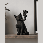 Gatto Nero «Ribelle» con Sigaro — Statuetta da Collezione in Resina Nera Opaca - Taraflo