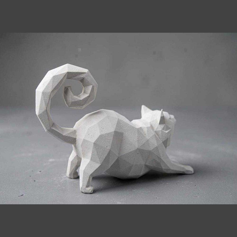 Gatto «Yawning» Low-Poly — Statuetta Decorativa in Resina Bianca Opaca - Taraflo