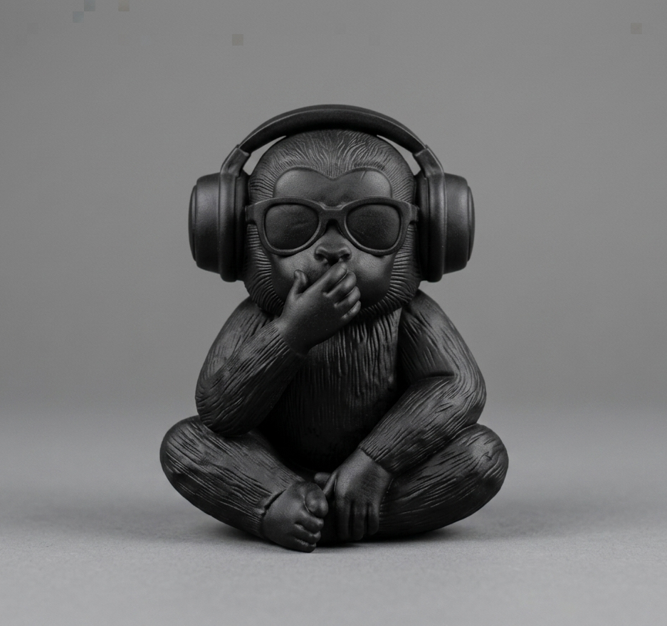 Statua scimmia DJ nera opaca con cuffie e occhiali da sole stile Pop Art moderna da scrivania