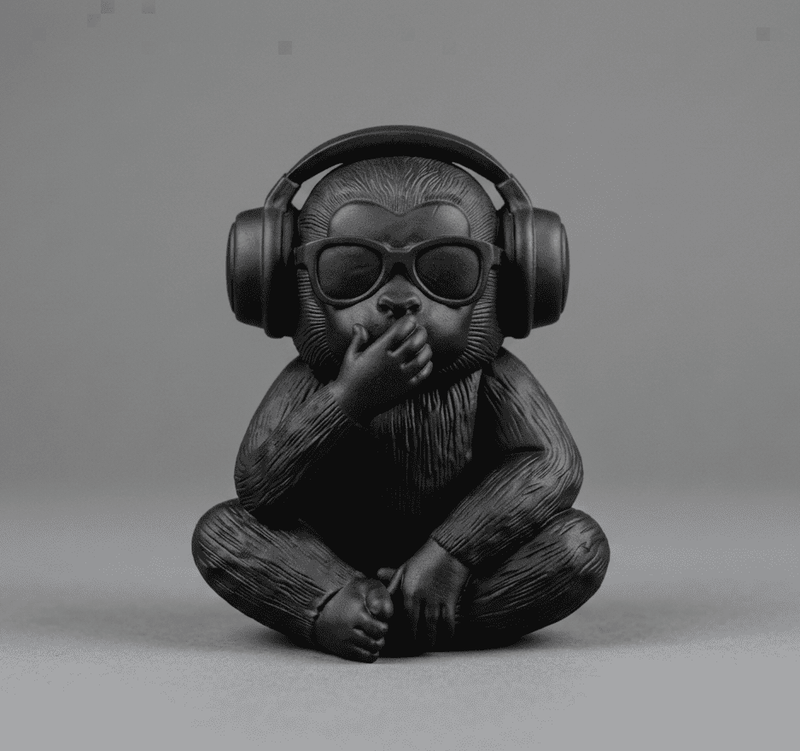 Statua scimmia DJ nera opaca con cuffie e occhiali da sole stile Pop Art moderna da scrivania
