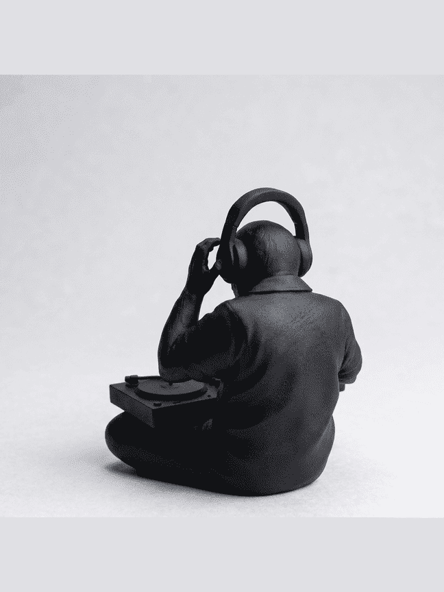 The DJ Chimp — Statuetta Scimmia in Resina Nera Opaca - Taraflo