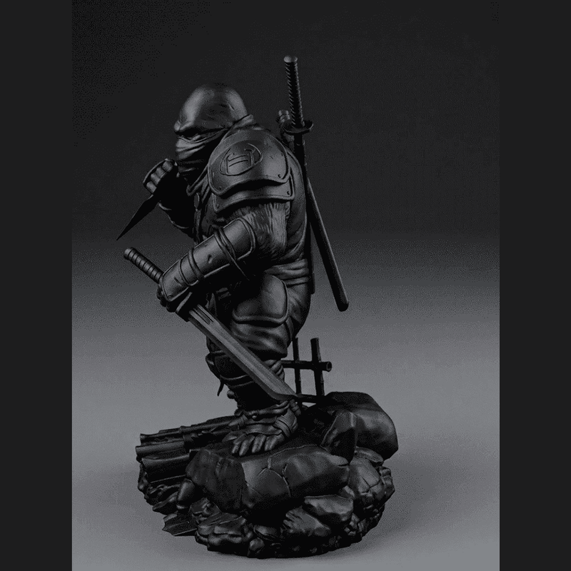 Gorilla «Ninja Ronin» — Statuetta da Collezione in Resina Nera Opaca - Taraflo