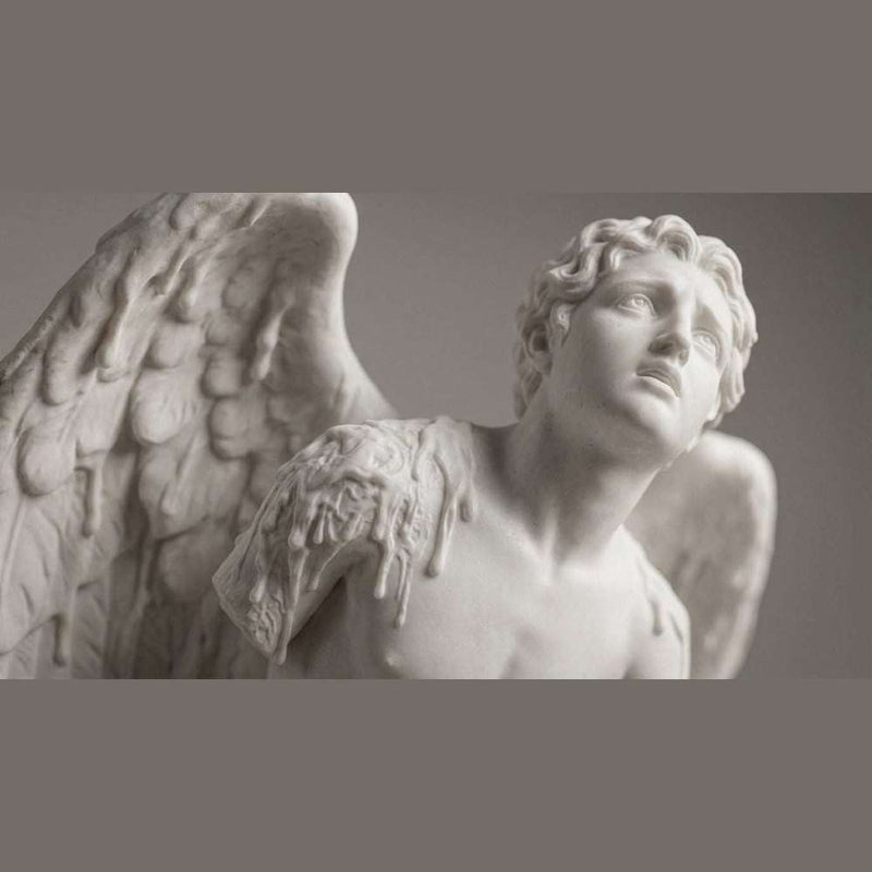La Caduta di Icaro: Statua in Marmo Bianco sul Tragico Volo Mitologico - Taraflo
