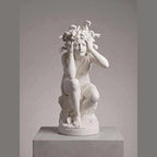 La Metamorfosi di Medusa: Scultura in Marmo sul Mito della Trasformazione - Taraflo