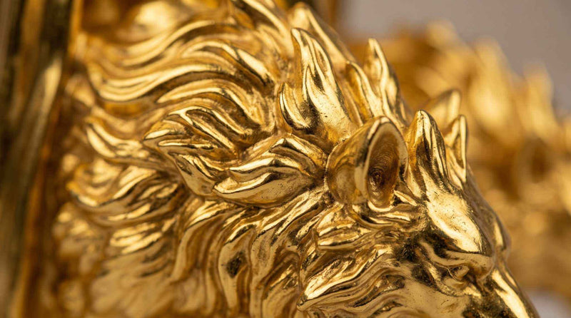 Statua Ecate Dorata con Lupi – Scultura Dea della Magia e della Luna per Altare e Arredo