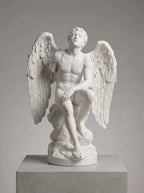La Caduta di Icaro: Statua in Marmo Bianco sul Tragico Volo Mitologico - Taraflo