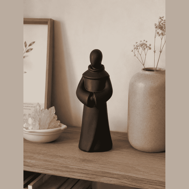 Monaco Zen — Statuetta Decorativa in Resina Opaca - Taraflo