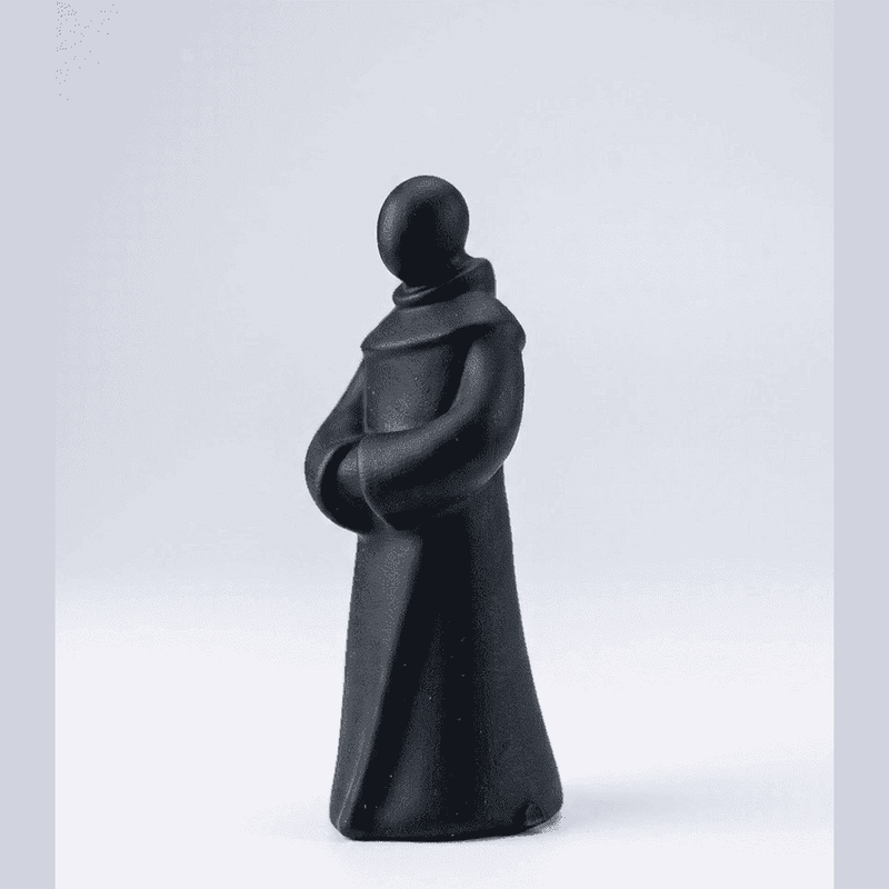Monaco Zen — Statuetta Decorativa in Resina Opaca - Taraflo