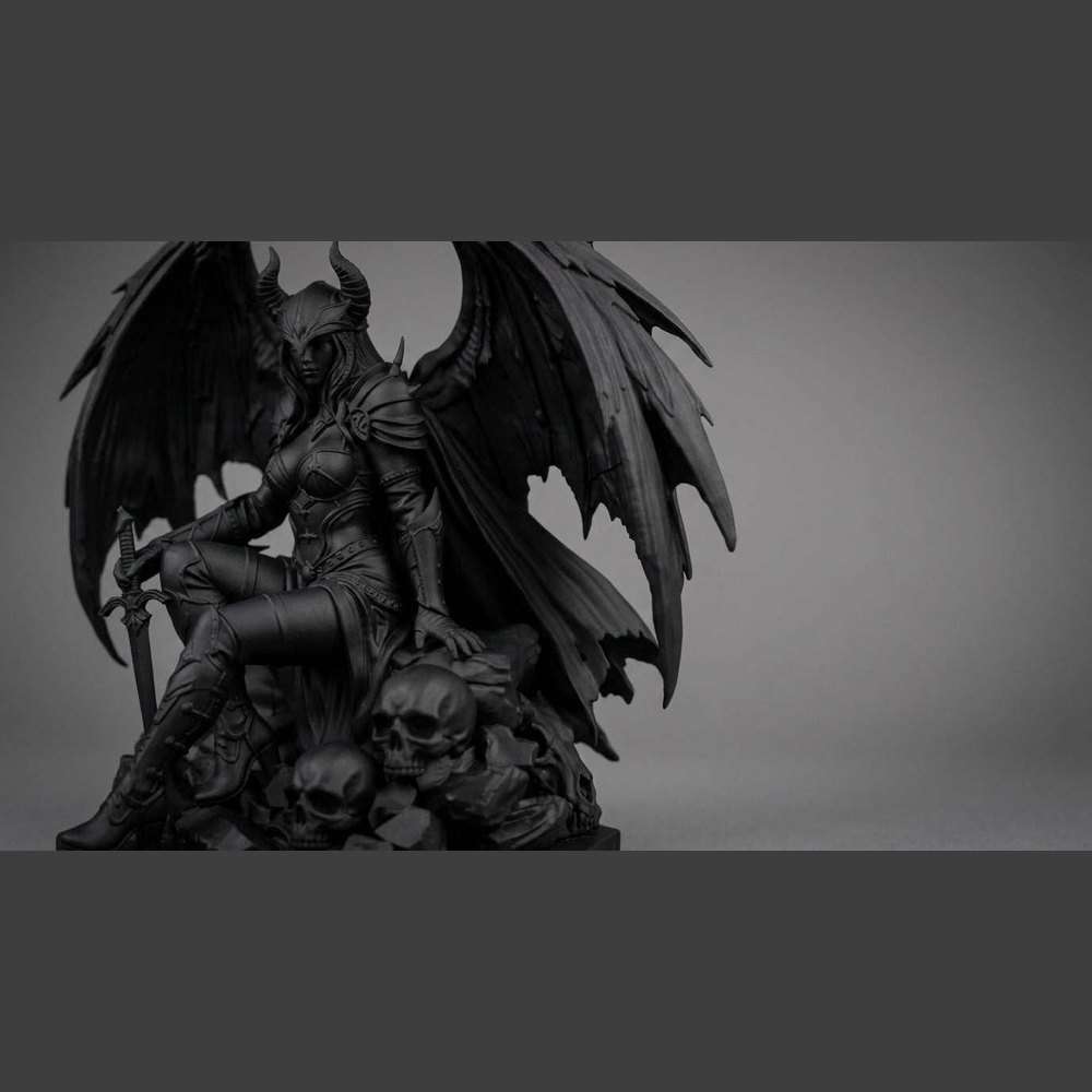 Statuetta Morrigan gotica, dettaglio ali di drago e trono di teschi