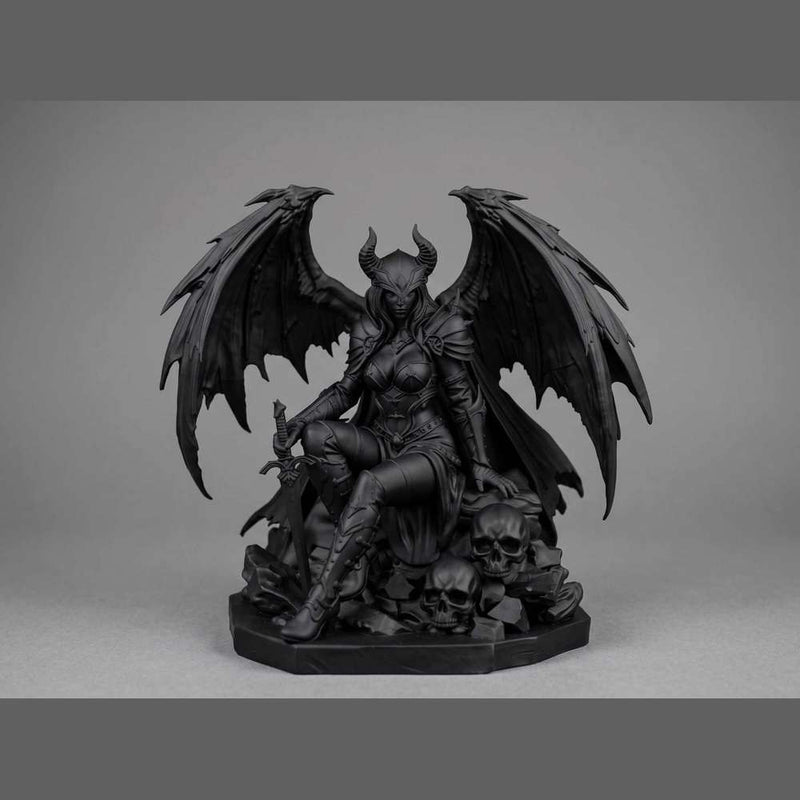 Statuetta Morrigan gotica con ali da drago, trono di teschi e spada, design dark fantasy dettagliato.