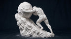Scultura Minimalista di Sisifo con Roccia - Effetto Gesso Bianco