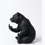 Bear 'Rude Bear' — Matte Black Resin Decorative Statue. A sassy bear that doesn't mince words. Statue with a cheeky attitude and unmistakable gesture: pure irony for anyone who never takes themselves too seriously. Taraflo Taraflo Decorative Statue