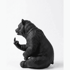 Bear «Rude Bear» — Matte Black Resin Decorative Statue. A bear that doesn't hold back, with a cheeky attitude and unmistakable gesture: pure irony for anyone who never takes themselves too seriously. Taraflo Taraflo Decorative Statue