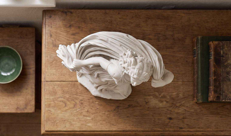 Statua Tempesta in Resina Bianca Opaca – Dea del Vento e del Maltempo | Scultura Design Moderna per Casa, Arredo Elegante, Decorazione Meteo