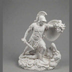 Scultura in resina di Perseo che tiene la testa di Medusa, dettaglio mitologico in stile neoclassico