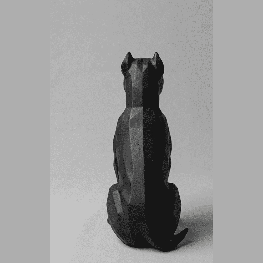 Pit Bull «Sentinel» — Scultura Low-Poly in Resina Nera Opaca - Taraflo