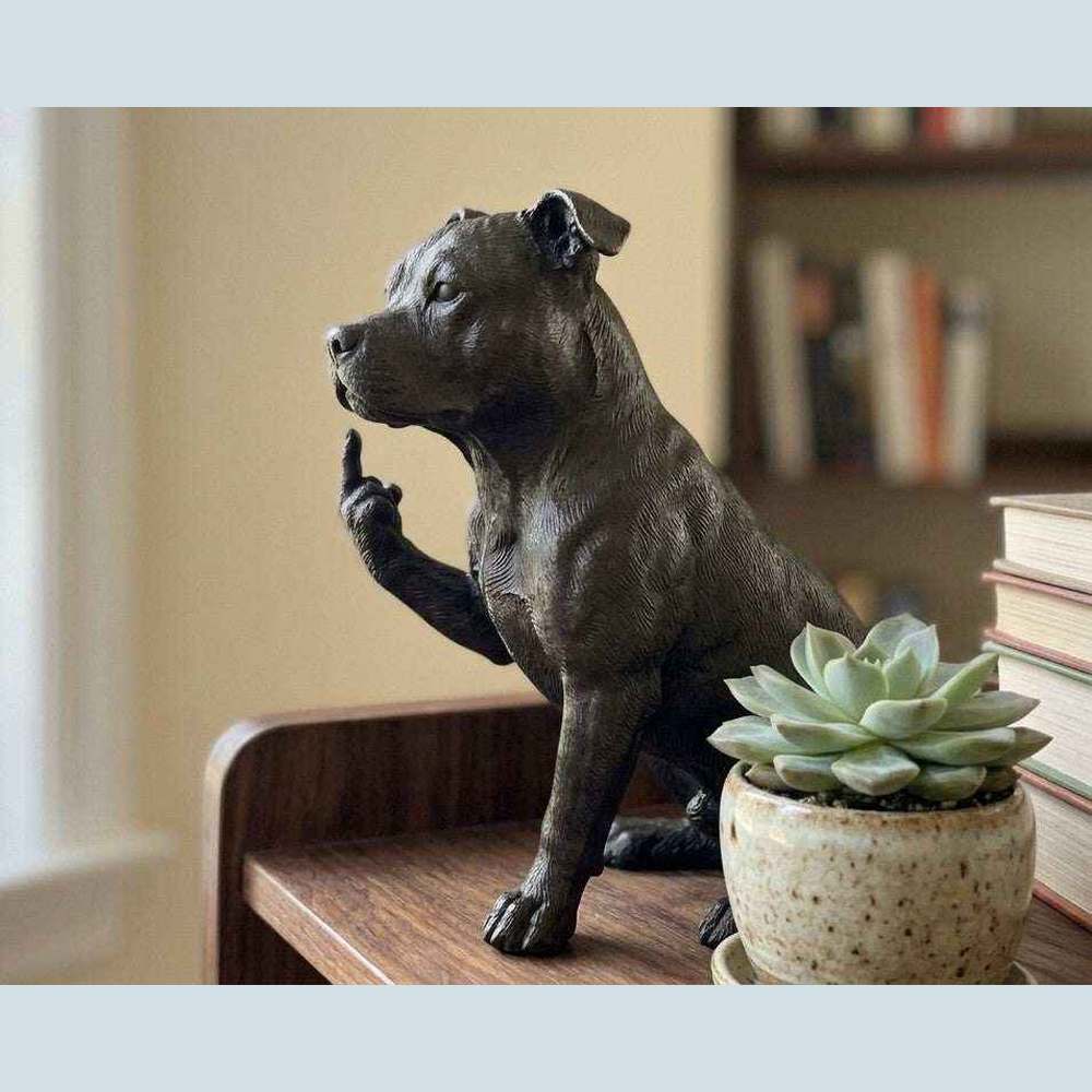 Pit Bull — Statuetta Cane «Educato… ma non troppo» - Taraflo