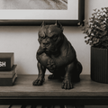 Pitbull Urban Dark — Statua da Collezione in Resina Nera Opaca - Taraflo