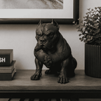 Pitbull Urban Dark — Statua da Collezione in Resina Nera Opaca - Taraflo