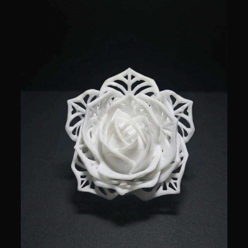 Rosa Eterna in Resina - Scultura Elegante per un Arredo Unico - Taraflo