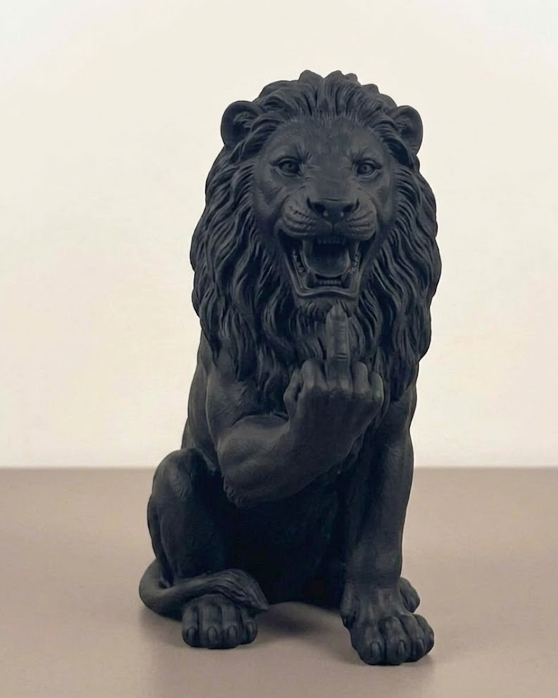 "Il Sovrano Provocatore" - Scultura di Leone