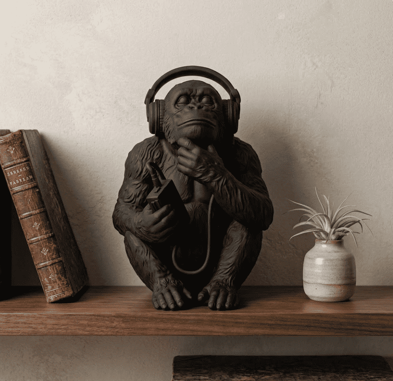 The Sound of Silence — Scimmia con Cuffie in Resina - Taraflo