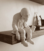 Scheletri Pensosi — Statuette Ironiche in Resina Bianca Opaca - Taraflo