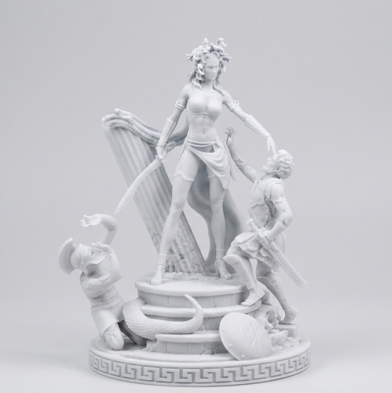 L'Ira di Medusa: Scultura Mitologica in Finitura Gesso Opaco