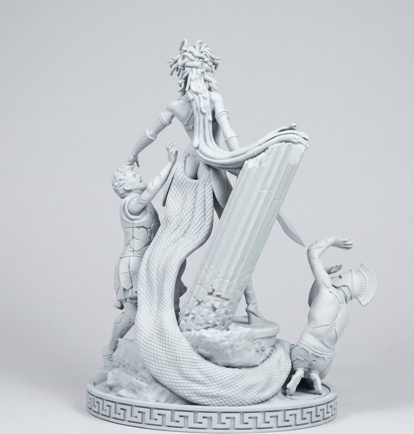 L'Ira di Medusa: Scultura Mitologica in Finitura Gesso Opaco