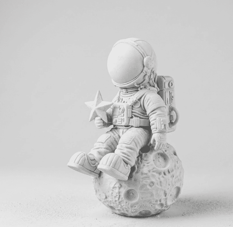 Astronauta sulla Luna — Statuetta da Scrivania in Resina - Taraflo